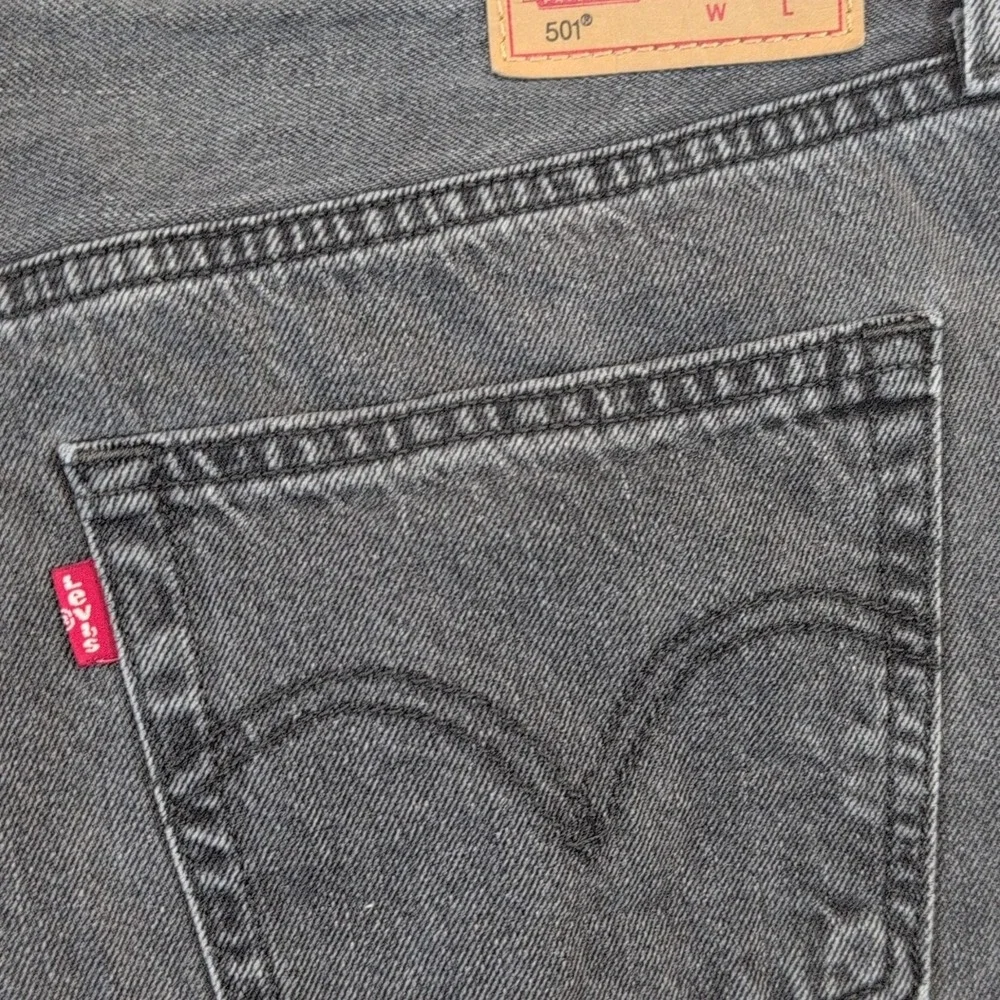 Levi's Men's 30x26 Gray Denim Jeans Straight Fit Button Fly Distressed 5-Pocket